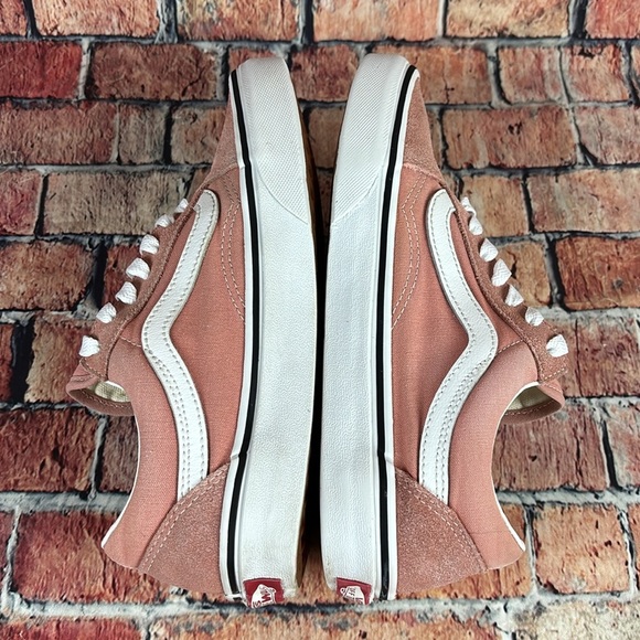 VANS CLASSIC WARD LOWTOPS, WOMANS SIZE 6.5 GUC - Picture 7 of 11